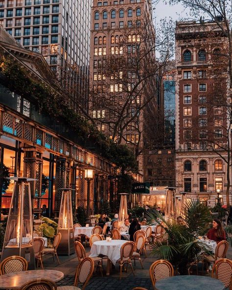 Aesthetic Restaurant, Nyc Travel Guide, Restaurant Aesthetic, Magical Pictures, Vancouver City, Singapore City, Edinburgh City, Sydney City, Places In New York