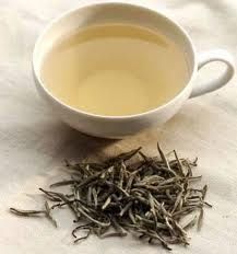 White tea, witch hazel and rose extract are powerful anti-inflammatory and anti-aging botanicals. ~ Amelia Bentrup White Tea Benefits, Homemade Beauty Recipes, Tea Health Benefits, Tea Benefits, Minestrone, Oolong Tea, A Cup Of Tea, Beauty Recipe, Homemade Beauty Products