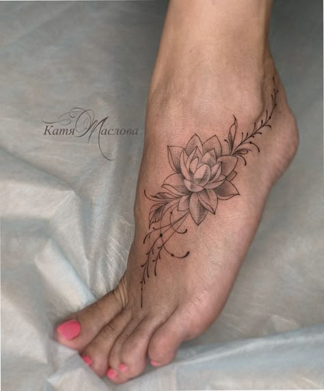 Sunflower Foot Tattoos, Floral Foot Tattoo, Anklet Tattoos For Women, Ankle Foot Tattoo, Ankle Tattoo Ideas, Small Foot Tattoos, Amazing 3d Tattoos, Tattoo Lotus, Tiny Wrist Tattoos