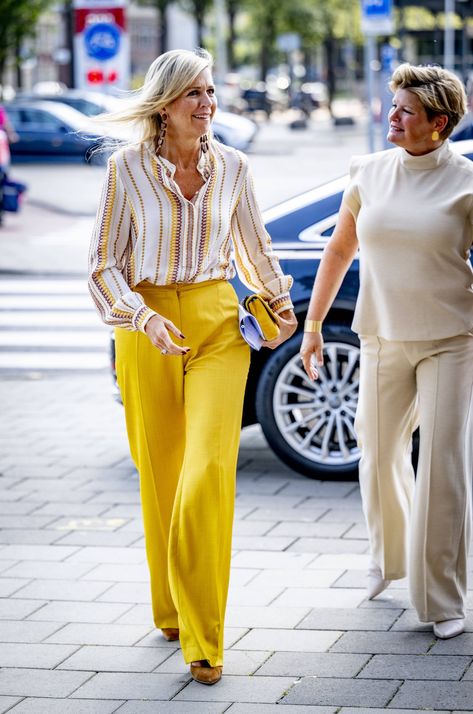 Queen Maxima Visits HelpDesk Geldzaken in The Hague — Royal Portraits Gallery Monaco Princess, Royal Portraits, Big Sleeves, Lady Louise Windsor, Queen Rania, Princess Stephanie, Queen Máxima Of The Netherlands, Amal Clooney, Princess Alexandra