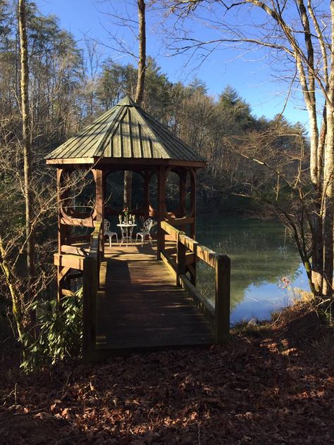 Gazebo Over Water, Gazebo By Pond, Pond With Dock, Pond Gazebo, Pier Ideas, Pond Pavilion, Cabin Projects, Wedding Estate, Pond House