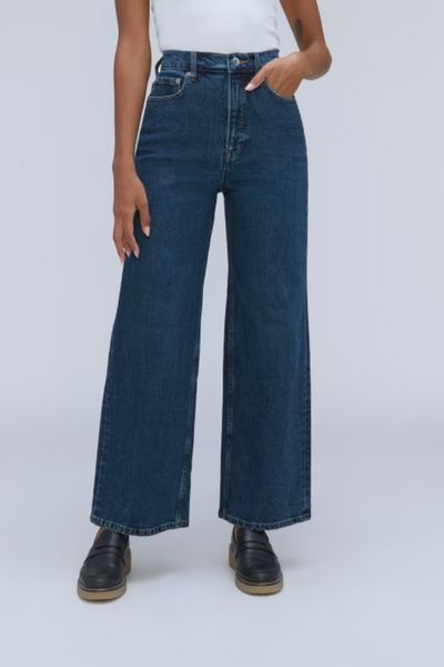 The Best Jeans to Wear With Every Kind of Winter Shoe Sailor Jean, Makes No Sense, Autumn School Outfit, High School Outfit, Winter Jeans, An Exercise, Curvy Jeans, Outfit Combinations, Best Jeans