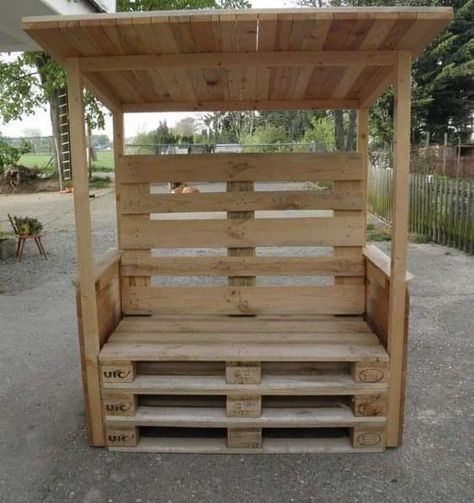 Outdoor Pallet Projects, Z Palette, Pallet Garden Furniture, Pallet Patio Furniture, Pallet Patio, Furniture Repurpose, Apartment Patio Decor, Diy Garden Furniture, Patio Decorating Ideas On A Budget