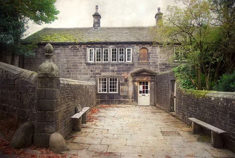 Gable Window, Bronte Sisters, British Country, Old Mansions, Historic House, Wuthering Heights, Yorkshire England, Box Bed, West Yorkshire