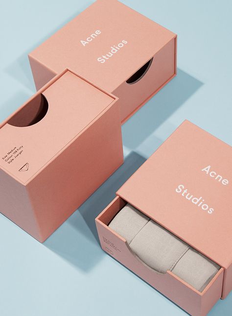 Lingerie Latex, Desain Merek, Graphic Photo, Flower Cafe, Acne Studio, Graphisches Design, Fashion Packaging, Cool Packaging, Unboxing Experience