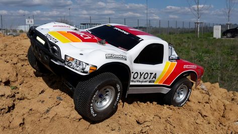 My good old Traxxas Slash 4x4 with new custom paint Proline Toyota Tundra body! Traxxas Rc Cars, Traxxas Slash 2wd, Rc Cars Traxxas, Traxxas Slash 4x4, Traxxas Slash, Rc Drift Cars, Baja Bug, Trophy Truck, Rc Cars And Trucks