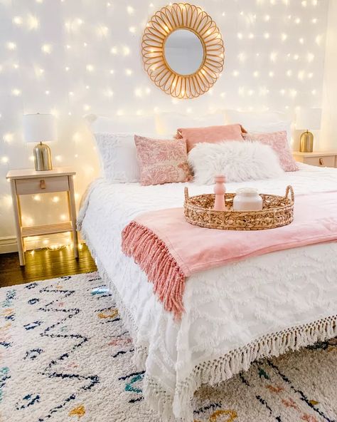 Light Pink And Orange Bedroom, Modern Bedroom Colorful, Boho Chic Bedroom Pink, Pink Boho Bedroom, Preppy Bedroom, College Dorm Room Decor, Preppy Room Decor, Preppy Room, Redecorate Bedroom