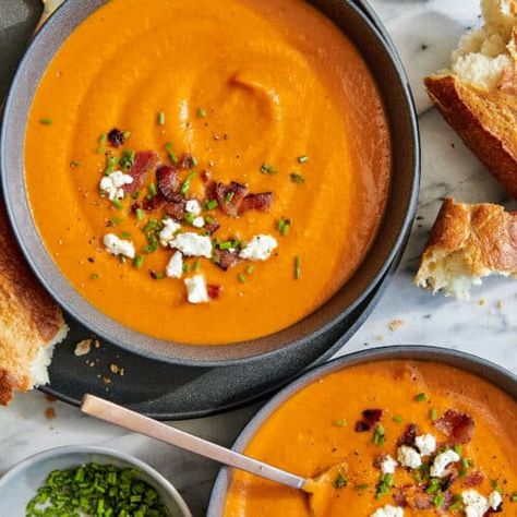 Roasted Butternut Squash and Bacon Soup - Damn Delicious Soup Damn Delicious, Butternut Squash And Bacon, Butternut Squash Bacon, Best Butternut Squash Soup, Mini Lasagna, Lasagna Cups, Bacon Soup Recipes, Easy Butternut Squash, Bacon Soup