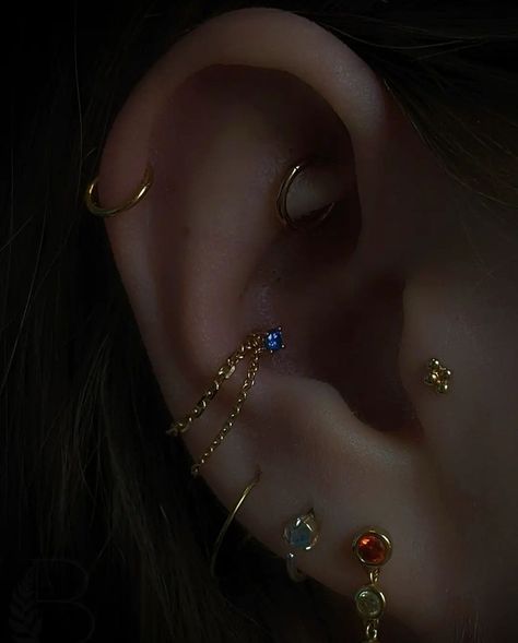 Multiple Ear Piercings Aesthetic, Cool Ear Piercings, Pretty Ear Piercings, Cool Piercings, Cute Ear Piercings, Multiple Piercings, Ear Style, Industrial Piercing, Piercings Unique