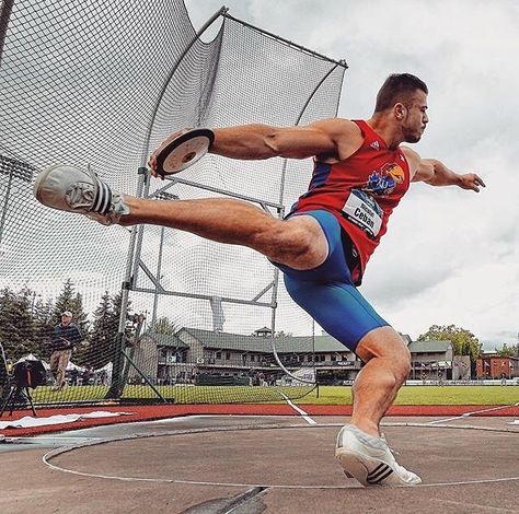 Nicolai Ceban discus throw Discus Aesthetic, Disc Throwing, Throwing Pose, Motion Poses, Discus Throwing, Discus Thrower, Discus Throw, Heptathlon, Olympic Swimmers