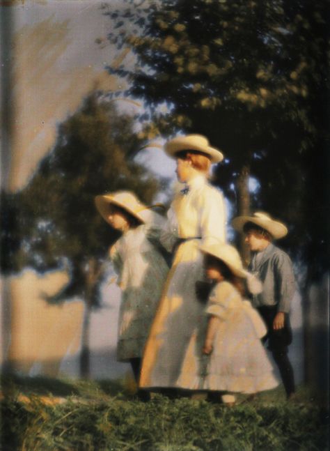 The Astonishing Filmic Autochrome Photography of Heinrich Kühn - Flashbak Heinrich Kuhn, Jack Ruby, Antique Photography, Portrait Vintage, Alfred Stieglitz, Old Photography, Artistic Images, Vintage Portraits, Edwardian Era