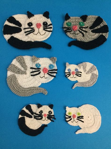 Finished easy cat crochet group portrait Crochet Cat Applique, Crochet Applique Patterns Free, Cat Applique, Crochet Cat Pattern, Crochet Motif Patterns, Crochet Videos Tutorials, Applique Pattern, Crochet Flower Patterns, Crochet Applique