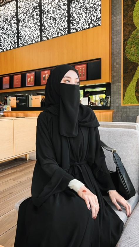 Umroh Outfit Women, Half Niqab Aesthetic, Full Niqab, Umroh Outfit, Abaya Niqab, Islam Aesthetics, Half Niqab, Fesyen Islam, Niqab Fashion