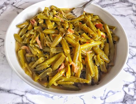 Slow-Cooked String Beans with Smoked Turkey ‣ Beans With Smoked Turkey, Recipes With Oyster Sauce, Southern Green Bean Recipes, String Bean Recipes, Smoked Turkey Wings, Southern Green Beans, Turkey Prep, Veggie Side Dish, String Beans