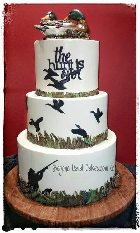 Duck Hunting Cakes, Grooms Cake Hunting, Hunting Birthday Cakes, Deco Cupcake, Vanilla Buttercream Icing, Grooms Table, Hunting Cake, Hunting Birthday, Retirement Cake