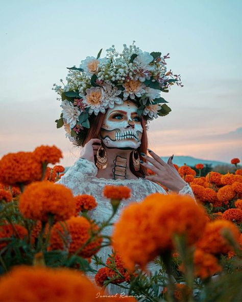 Day Of The Dead Photography, Dia De Los Muertos Photo Shoot Ideas, Day Of The Dead Photoshoot, Halloween Makeup Diy Tutorial, Sugar Skull Costume, Egypt Concept Art, Dead Makeup, Mexican Culture Art, Halloween Makeup Diy