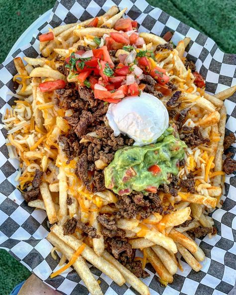 Dong-Kyu Kim | Vegas Foodie on Instagram: “Celebrating Fry-day with these massive carne asada fries from @tacosandsalsas at the Real Awesome Food Truck festival! @realafpark…” Carne Asada Fries Burrito, Creative Food Truck Ideas, Mexican Food Truck Ideas, Carne Asada Fries Homemade, Festival Food Truck, Food Truck Fries, Food Truck Foods, Food Truck Food Ideas, Carne Asada Fries Recipe