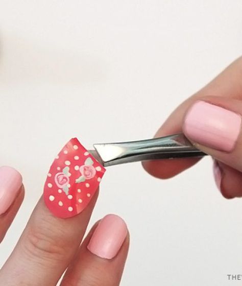 Make Your Own Nail Wraps! Diy Hair Toner, Silhouette Nails, Wonder Forest, How To Dye Hair At Home, Wrapped Sticks, Nail Decals Diy, Gel Nail Removal, Nail Vinyls, Hair Toner