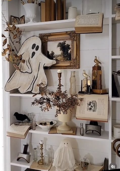 Fall Home Inspo 2023, Vintage Halloween House Decor, Cozy Cottage Halloween, Dark Academia Halloween Diy, Vintage Halloween Wood Signs, Classic Spooky Halloween Decor, Vintage Modern Halloween Decor, White Kitchen Halloween Decor, 80s Halloween Aesthetic Decor