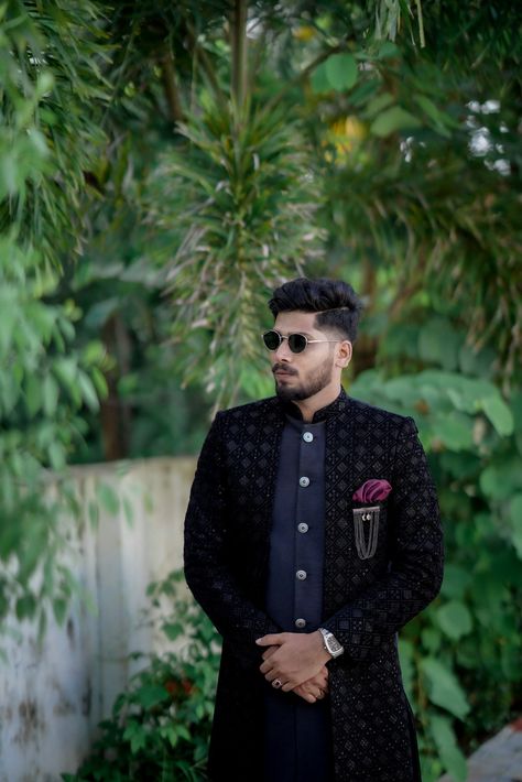 Boys Wedding Poses, Boy Photography Poses Wedding, Single Poses Men, Engagement Groom Poses, Groom Poses Photography, Groom Poses Indian, Groom Single Poses, Groom Solo Poses, Kurta Poses