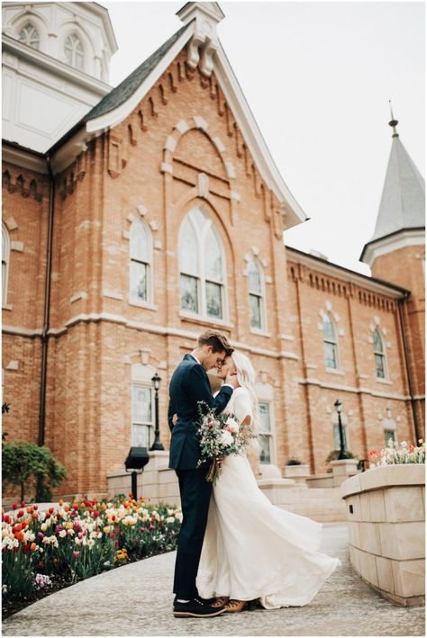 Provo City Center Temple, Wedding Parties Pictures, Lds Wedding, Temple Wedding, Foto Poses, After Life, Modest Wedding, Wedding Goals, Wedding Guide