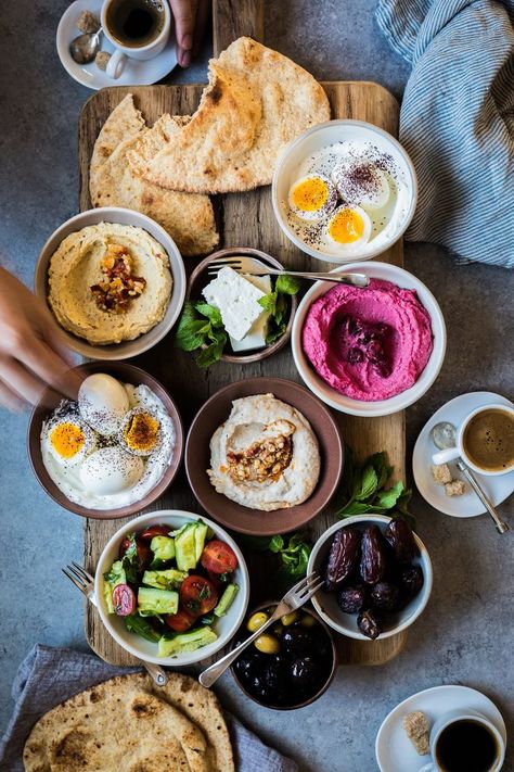 Turkish-Inspired Breakfast Spread Lunch Restaurant Food, Arab Breakfast, Turkish Lifestyle, Yogurt Eggs, Breakfast Spread, Entertaining Food, Turkish Breakfast, Foods And Drinks, Healthy Breakfast Smoothies