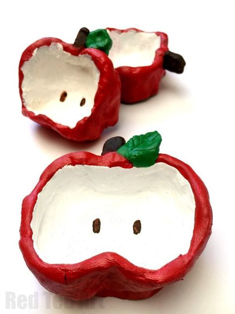 Apple Pinch Pots for Kids - one of our favourite Pinch Pots of all times are these easy apple pinch pots made with air drying clay.  A wonderful air drying clay project for beginners #apples #art #crafts #clay #airdryingclay #backtoschool #kids #autumn #fall Pinch Pots For Kids, Apple Art Projects, Apples Art, Clay Projects For Kids, Crafts Clay, Air Drying Clay, Red Ted Art, Clay Crafts For Kids, Apple Craft