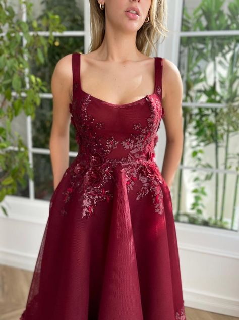 Maroon Dress Outfit, Teuta Matoshi, Western Dresses For Women, Beautiful Casual Dresses, Color Combinations For Clothes, Maroon Dress, Embroidered Blouse Designs, Stylish Party Dresses, Party Wear Indian Dresses