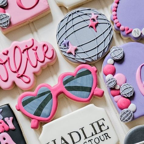 Taylor Swift Cookies Decorated, Taylor Swift Cookies, Birthday Cookies, Royal Icing Cookies, Custom Cookies, Sugar Cookies Decorated, Artist On Instagram, Royal Icing, Friendship Bracelet