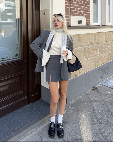 Autumn fall outfit inspo Grey Skirt Fall Outfit, Grey Skort Outfit, Gray Skirt Outfit Aesthetic, Dark Grey Skirt Outfit, Gray Skirt Outfit Winter, Grey Skirt Outfit, Grey Skirt, Grey Mini Skirt Outfit, Skirt Office Wear