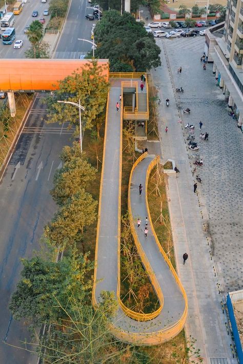 Gallery of Footbridge of Chang’an Experimental Primary School / Zhutao Architecture Design Studio - 21 Bicycle Lane Landscape Design, Pedestrian Bridge Design Concept, Urban Street Design Architecture, Pedestrian Street Design, Bridge Architecture Design, Ramps Architecture, Landscaping Architecture, Bridges Architecture, Bridge Landscape