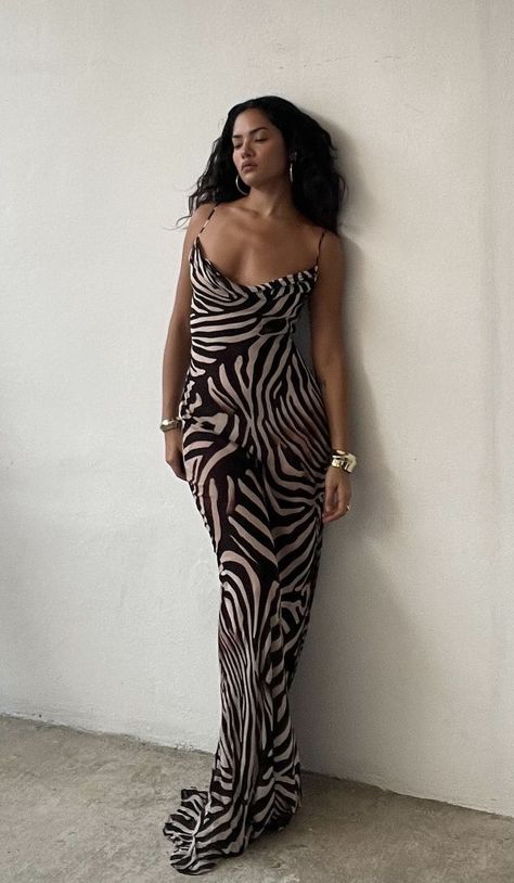 Sultry Summer Outfits, Earthy Vibes Outfits, Animal Print Outfits Party, Poses For Pictures Instagram In Dress, Brazil Outfit Ideas, Zebra Print Outfits, Miami Fits, Vacay Dress, Pretty Dresses Casual