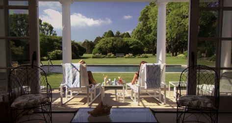 Gossip Girl Hamptons House The Hamptons Aesthetic, Country Club Aesthetic, House In The Hamptons, Hamptons Aesthetic, Hamptons Summer, Serena Van Der Woodsen, Hamptons House, Blair Waldorf, Girl House