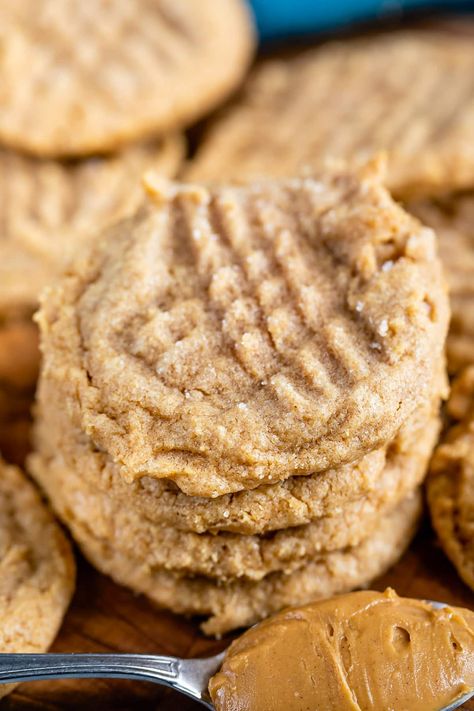 3 ingredient Peanut Butter Cookies is an easy cookie recipe! Chewy and soft this peanut butter cookie can be made with brown sugar or granulated! They are flourless cookies and are gluten free - these are the BEST cookies! 3 Ingredient Peanut Butter Cookies, Special Cookies, Dessert Hacks, Flourless Cookies, Easy Peanut Butter Cookies, Fall Baking Recipes, Peanut Butter Cookie, Low Carb Sweets, Peanut Butter Cookie Recipe