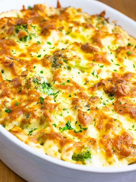 Keto Casseroles With Rotisserie Chicken, Keto Casseroles With Chicken, Keto Rotisserie Chicken Recipes, Broccoli Chicken Cheese Casserole, Keto Broccoli Chicken Casserole, Keto Chicken And Broccoli Casserole, Chicken Casserole Low Carb, Keto Chicken Alfredo Casserole, Low Carb Chicken Casserole Recipes