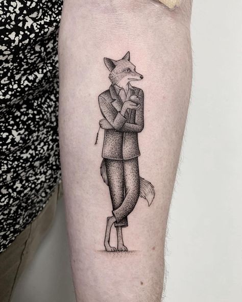 Michele Volpi ~ tattoo artist on Instagram: ““From the movie: Fantastic Mr. Fox” Thank you Chris for traveling from London, it was an amazing pleasure! -” Fox Tattoo Men, Arte Hippy, Fox Tattoos, Black And Grey Tattoos For Men, Fox Tattoo Design, Best Tattoo Ever, Geometric Tattoo Arm, Tattoo People, Fantastic Mr Fox