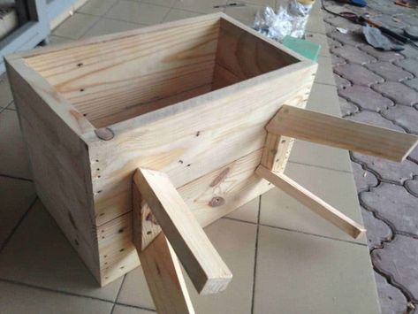 Table Pallet, Pallet Desk, Wood Table Diy, Pallet Decor, Recycled Pallets, Pallet Crafts, Diy Holz, Wood Pallet Projects, Diy Furniture Table