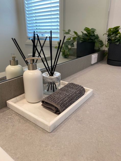 #bathroom #organization #towel Simple Bathroom Sink Decor, Bathroom Design Scandinavian, Vintage Chic Bathroom, Vintage Bathroom Inspiration, Aesthetic Work Desk, Room Inspo Aesthetic, Design Small Bathroom, Bathroom Design Small Modern, Aesthetic Interior Design