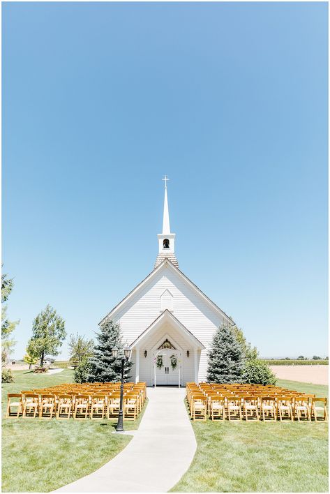 Small White Chapel, Open Air Chapel Wedding, Vintage Chapel Wedding, White Church Wedding, Country Church Wedding, Little White Chapel Wedding, Beautiful Chapels, Wedding Chapel Ideas, Jesus Wedding