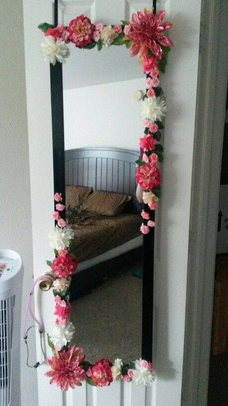 My DIY body Mirror!!!! Painted Body Mirror, Body Mirror Decorating Ideas Diy, Diy Body Mirror, Body Mirror Decorating Ideas, Diy Mirror Decor, Paint Mirror, Floral Mirror, Flower Mirror, Inexpensive Home Decor