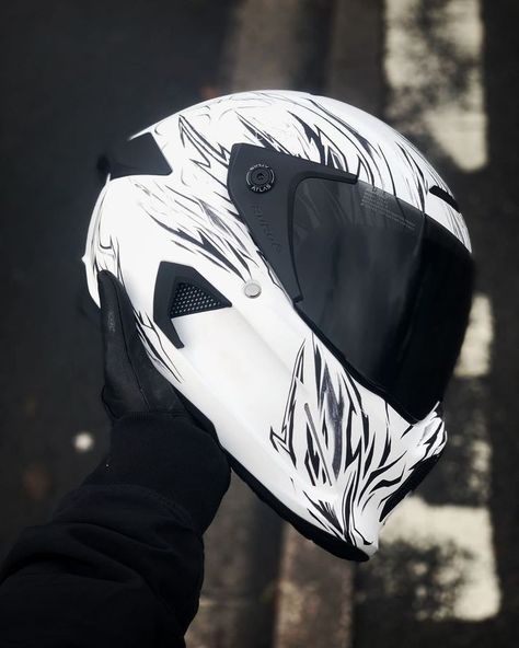 Ruroc Helmets, Cool Helmets, Custom Bike Helmets, Bike Helmet Design, Cool Bike Helmets, Motorcycle Helmet Design, Biker Helmets, Bagger Motorcycle, Cool Motorcycle Helmets