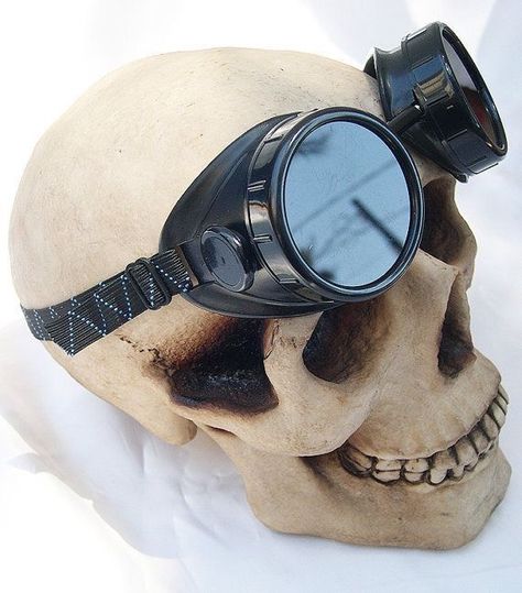 Chase Stein, Steampunk Motorcycle, Steampunk Skull, Steampunk Goggles, Motorcycle Goggles, Style Steampunk, Steampunk Accessories, Motorcycle Riders, Gas Mask