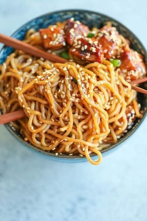 Teriyaki Chow Mein Recipe, Teriyaki Chicken Noodles, Chow Mein Recipe, Fettuccine Alfredo, Teriyaki Sauce, Teriyaki Chicken, Noodle Bowls, Pesto Pasta, Chicken Noodle