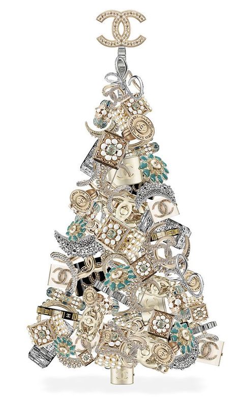 Megan Hess, Chanel Art, Chanel Outfit, Creative Christmas Trees, Bohol, Retro Mode, Christmas Pins, Chanel Accessories, Chanel Jewelry