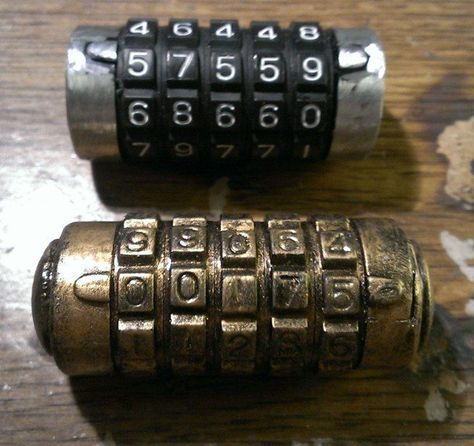 Steam Punk Diy, Décor Steampunk, Gothic Type, Steampunk Party, Steampunk Gadgets, Mode Steampunk, Rub N Buff, Steampunk Crafts, Art Steampunk