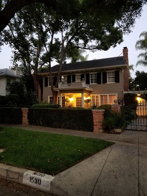 2005 House Aesthetic, House Exterior Neighborhood, Los Angeles House Interior, Suburb House Aesthetic, House In The Suburbs, Neighborhood Houses, 1980s Home Exterior, House Neighborhood, Houses In The 80s