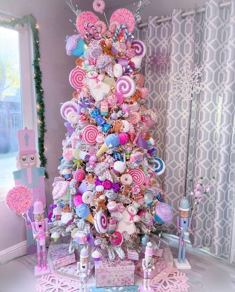 Candy Land Tree Topper Ideas, Pink Candy Christmas Tree, Candy Land Tree, A Pink Christmas, Purple Christmas Tree, Candy Christmas Tree, Cute Christmas Decorations, Tree Inspiration, Candyland Christmas