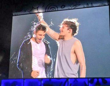 Liam Payne And Louis Tomlinson, Liam Payne, Louis Tomlinson, One Direction, Circus, Screen, Concert, The World, Water