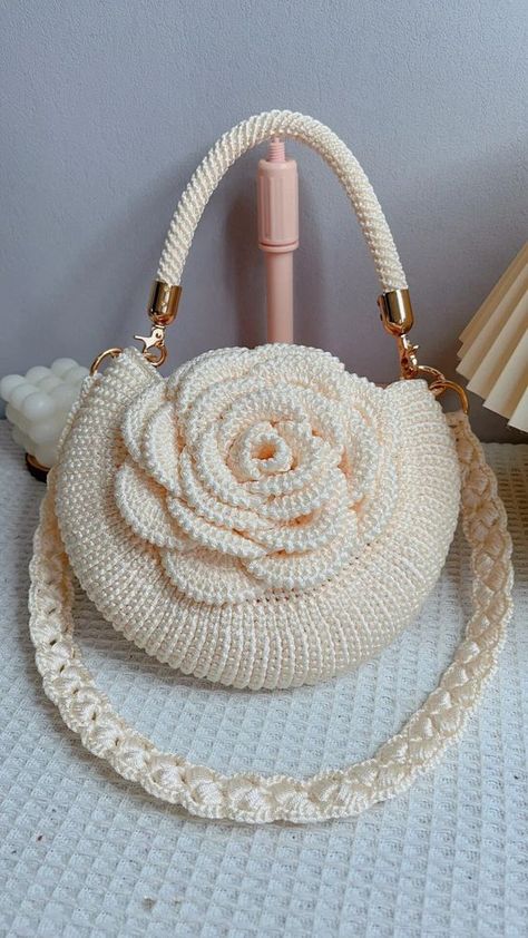 Crochet Bag Tutorials Video How To Make, Crochet Bag Video, Crochet Bag Tutorials Videos, Etsy Crochet Patterns, Read English, Basic Knitting, Hand Knit Bag, Handbag Tutorial, Crochet Shoulder Bags