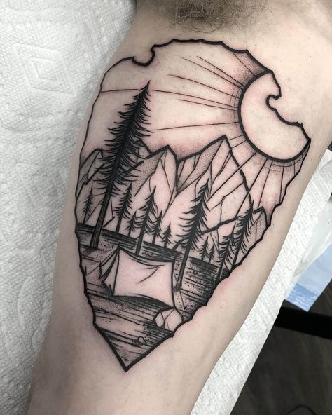 101 Best Arrowhead Tattoo Ideas You'll Have To See To Believe! 6 Outsons Arrow Head Tattoo, Arrow Head Tattoos, Arrowhead Tattoo, Tattoos Arrow, Camping Tattoo, Circular Tattoo, Arrowhead Design, Woodcut Tattoo, Nature Tattoo Sleeve